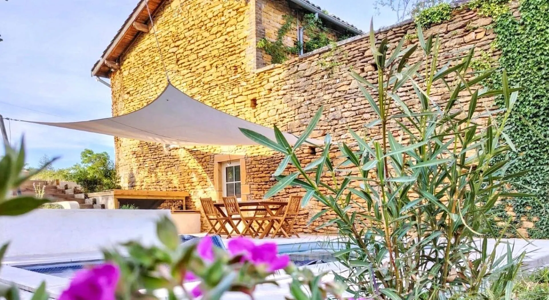 L'Heure Doree, Au Coeur Du Beaujolais Lacenas